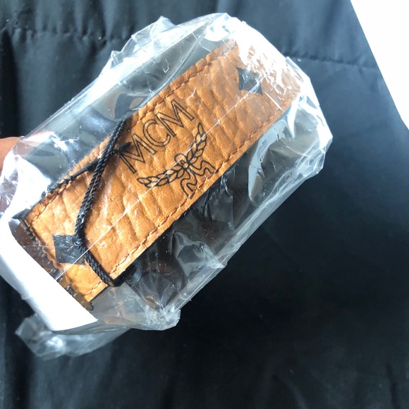 MCM Visetos Letter Belt 1.5” - Picture 4 of 5